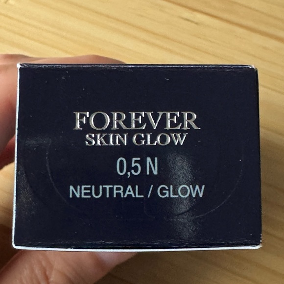 Brand New Dior Forever Skin Glow Foundation / 0.5N Neutral - Picture 3 of 6